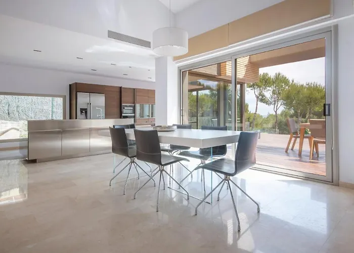 Limonium Deluxe Villa With Private Pool, Tarracohomes