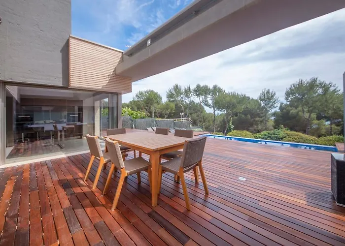 Limonium Deluxe Villa With Private Pool, Tarracohomes