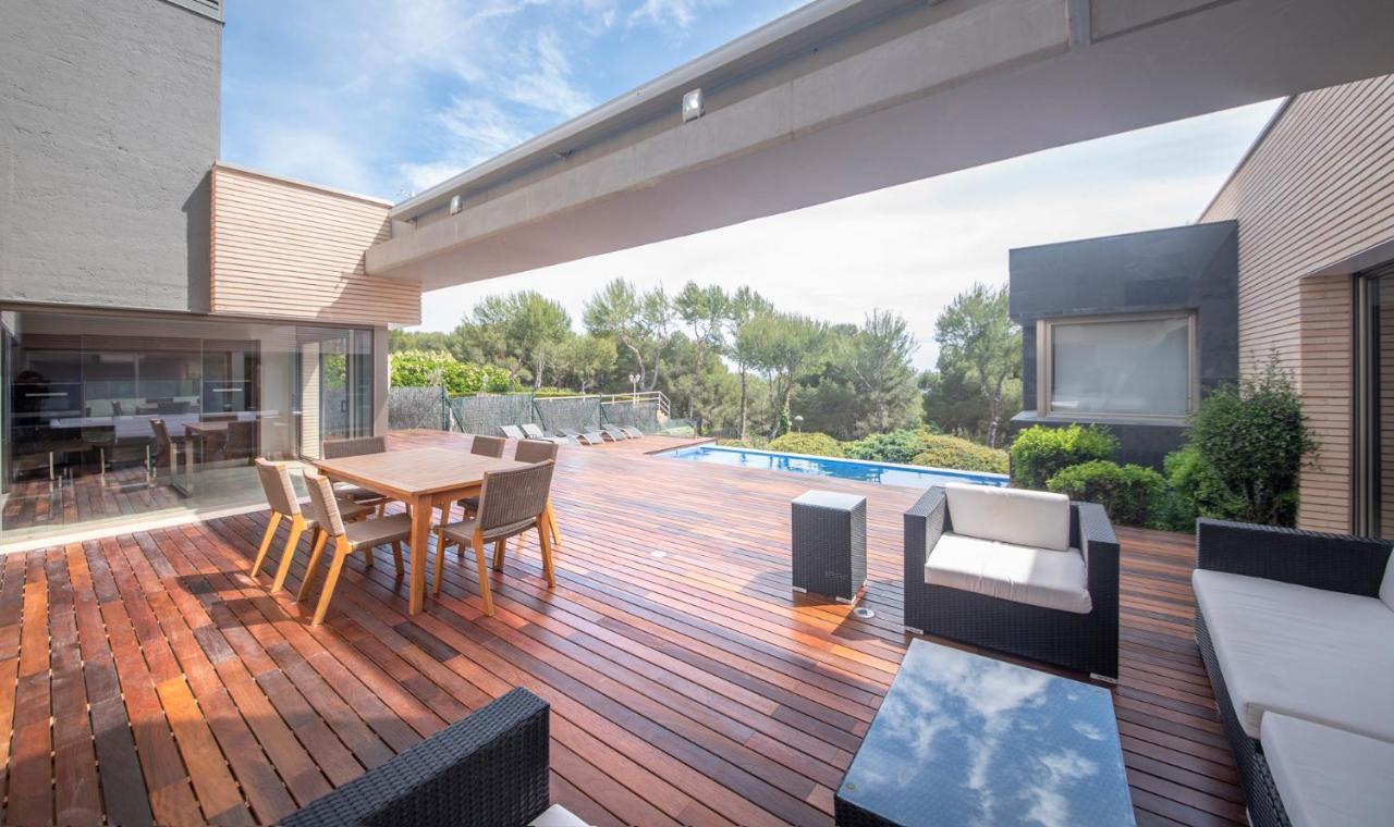 Villa Limonium Deluxe With Private Pool, Tarracohomes