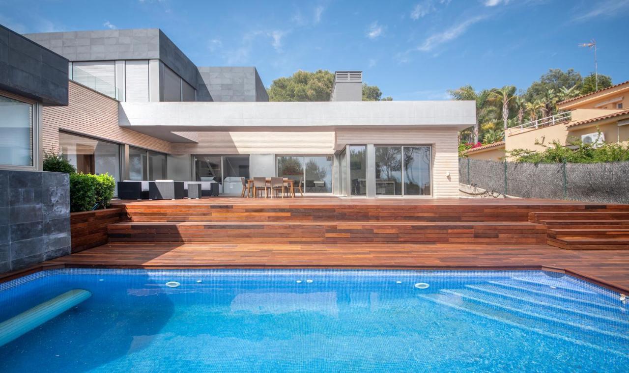 Limonium Deluxe With Private Pool, Tarracohomes