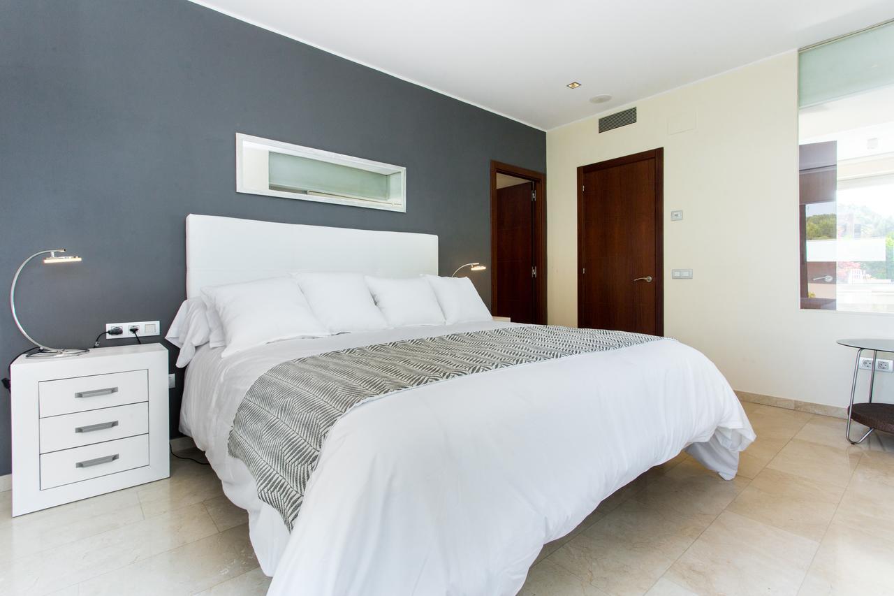 Limonium Deluxe With Private Pool, Tarracohomes